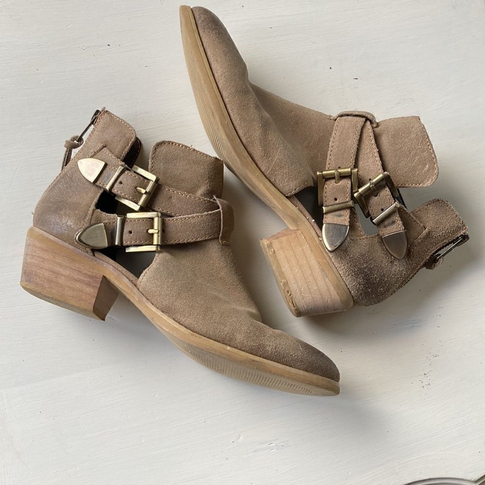 Steve Madden Cinch Suede Distressed Booties Size 8